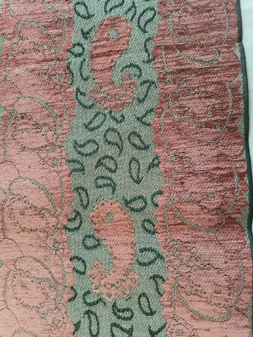 Vintage decor table runner in peach-pink with thick Victorian-style lace 67